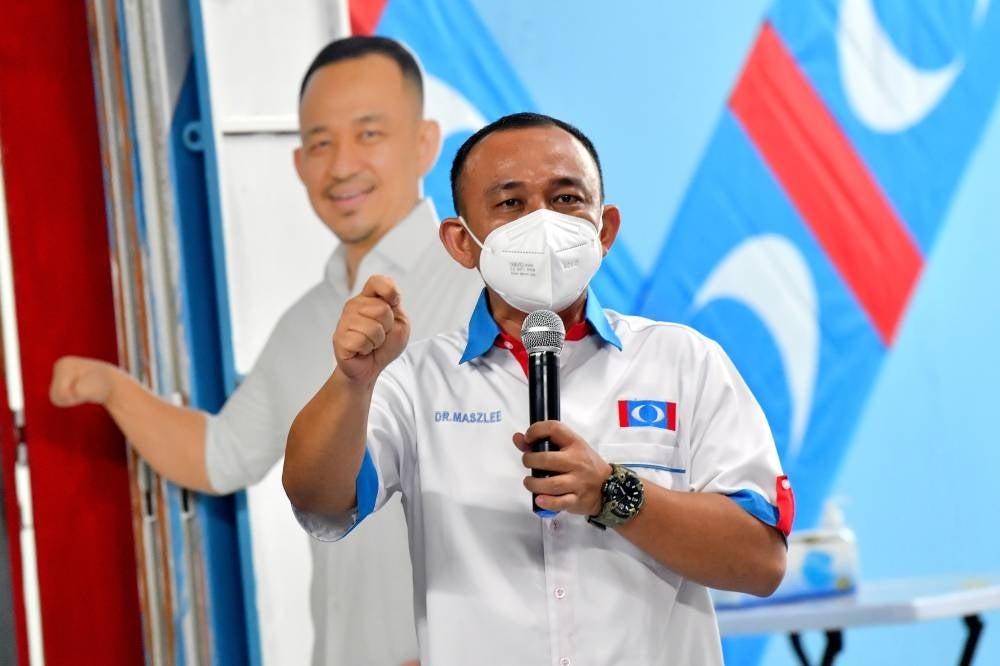 PKR Layang Layang hopeful Dr Maszlee Malik assured that he remains committed to PH and their fight for a more democratic and fair Malaysia. - Bernama Photo.