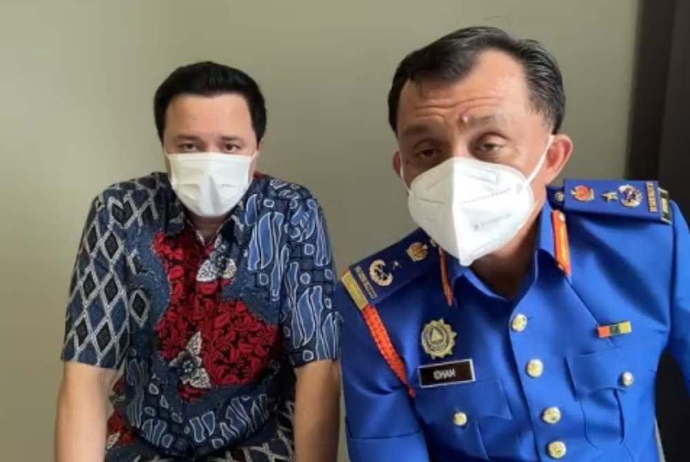 Actors Dr Ahmad Idham Ahmad Nazri and Datuk Seri Eizlan Yusof in an online press conference over the termination of their contracts with the Foreign Ministry.