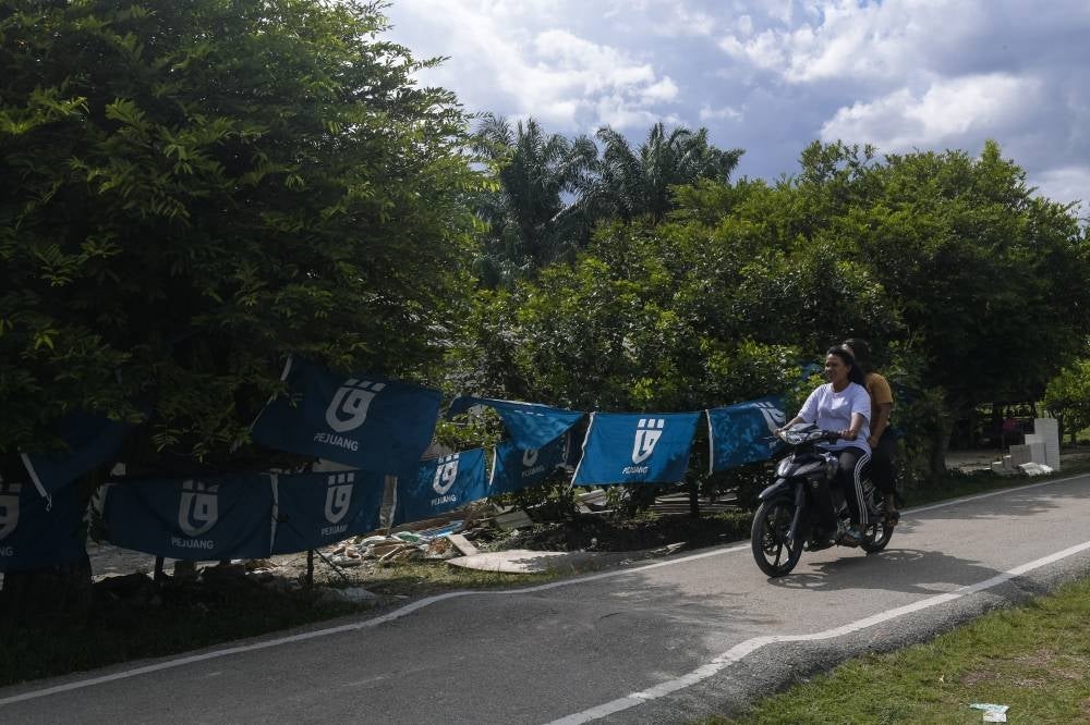 With some 750,000 new voters coming into the electoral role for Johor, how far will AVR and Undi18 impact the election? - Bernama Photo.