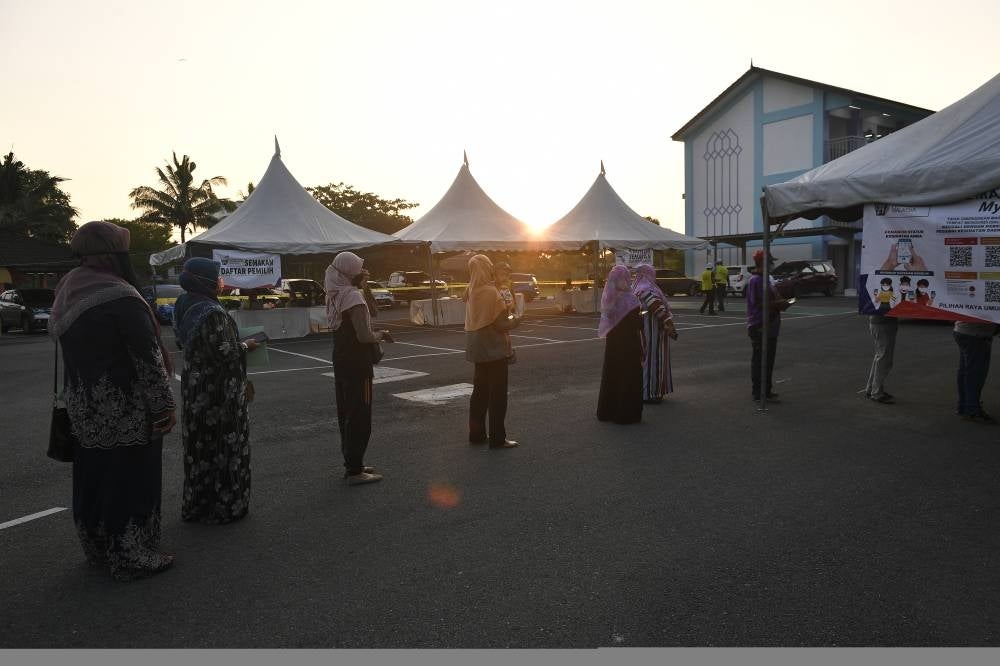 Voters lining up as early as 7.30am at Sekolah Agama Taman Sri Lambak to vote in the Johor state election, today. - BERNAMA