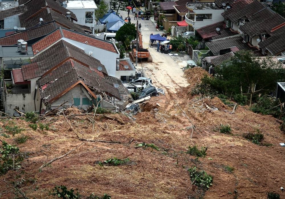 Landslide at Taman Bukit Permai 2 Ampang. - BERNAMA