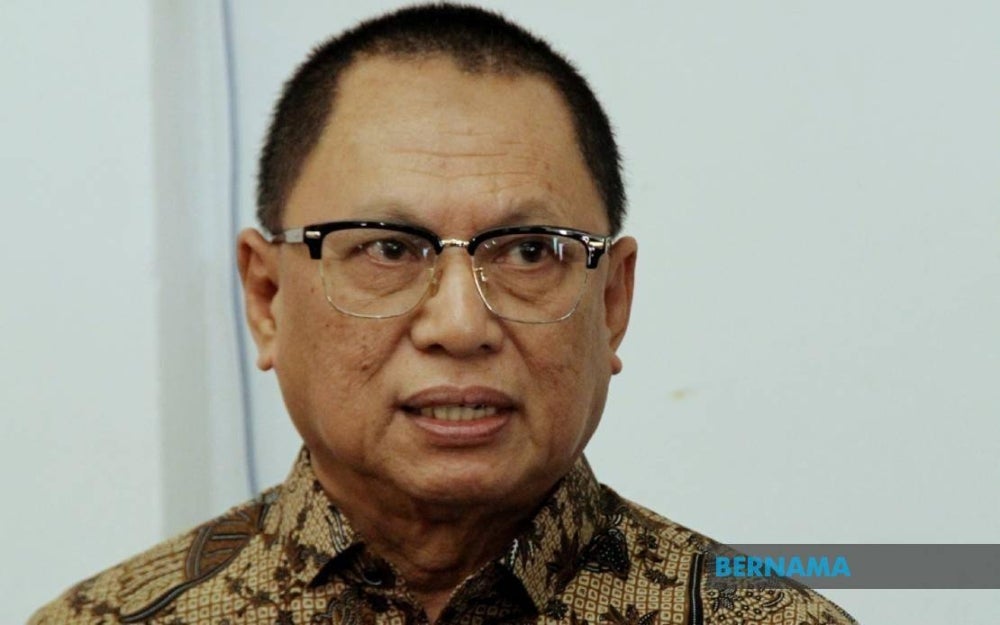 Umno's Mohd Puad Zarkashi has challenged Muhyiddin Yassin and other Bersatu ministers to resign from their government posts.