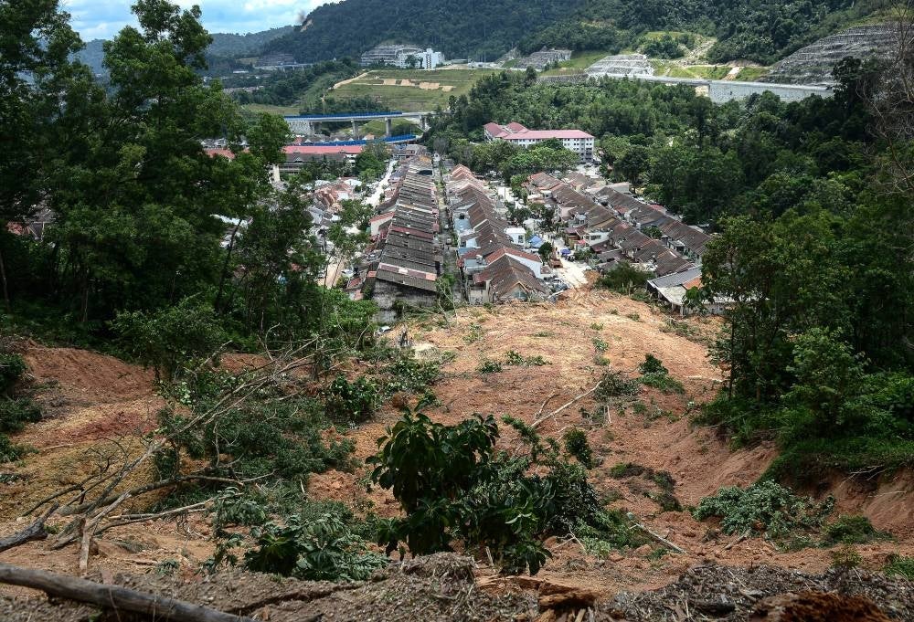 The landslide incident in Taman Bukit Permai 2, which happened at about 6pm on March 10, had resulted in four deaths, one person slightly injured and 15 houses and 10 vehicles affected. - BERNAMA