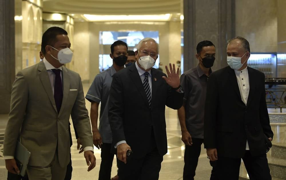 Datuk Seri Najib Razak (middle) at the Palace of Justice, Putrajaya for the hearing of his appeal to adduce new evidence in relation to his SRC International Sdn Bhd case. - BERNAMA