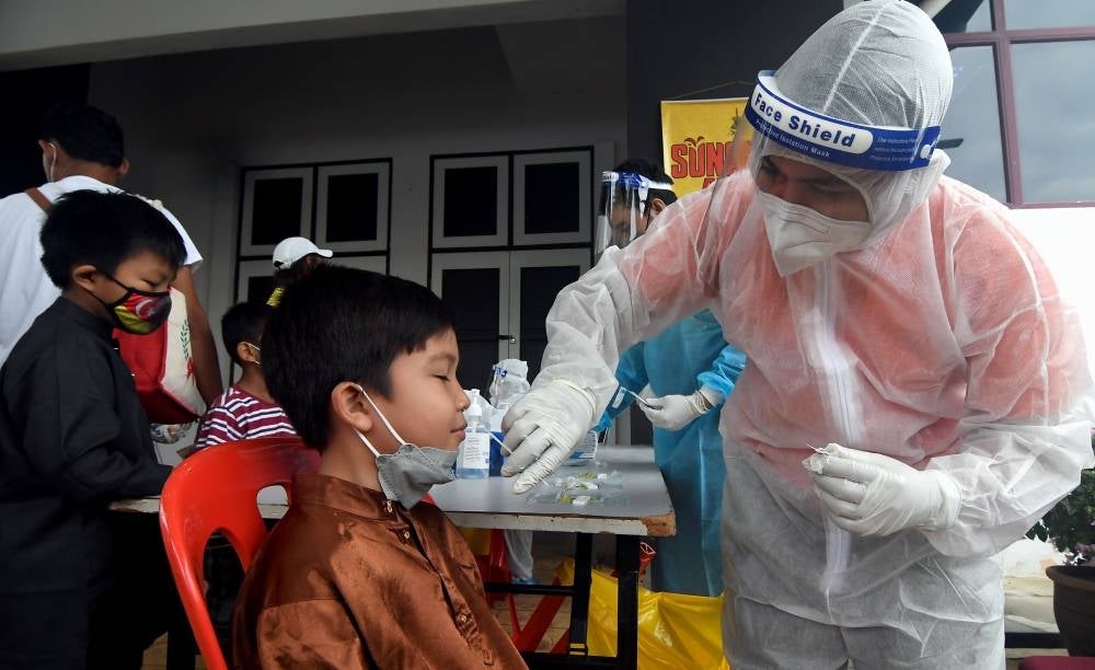 A total of 1,209,694 children aged five to 11 or 34.1 per cent of the child population in the country have received the first dose of Covid-19 vaccine under the National Covid-19 Immunisation Programme for Children (PICKids) as of yesterday. - Bernama Photo