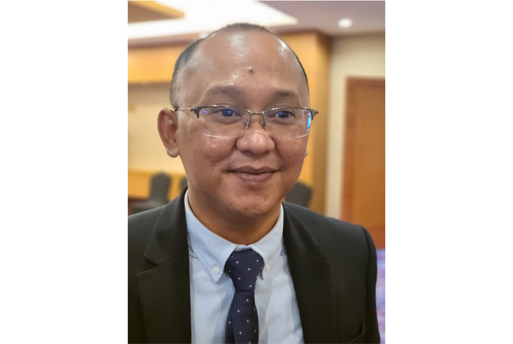 Sabah Umno youth chief, Abdul Aziz Julkarnain claimed that he was not invited to any meetings or discussions regarding Gabungan Rakyat Sabah (GRS).