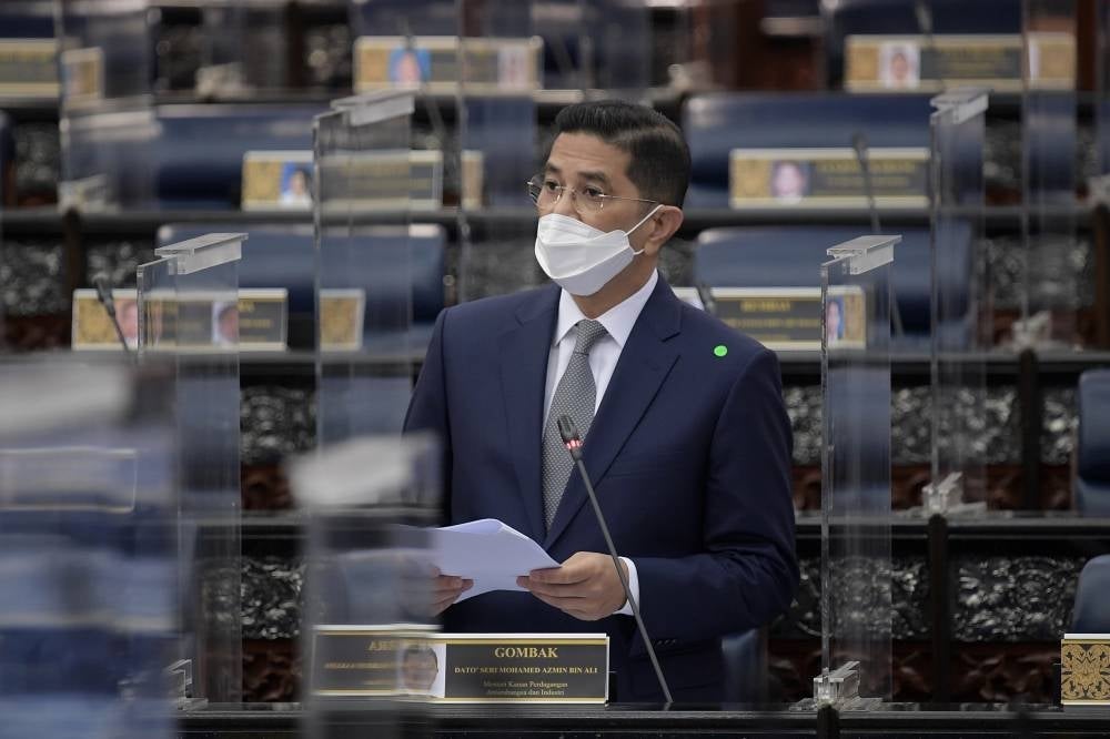 Senior Minister Mohamed Azmin Ali said being the ninth-largest foreign investor, Malaysia’s presence in Vietnam is a positive trajectory for enhanced bilateral trade while investment linkages is clearly on the horizon, making Vietnam an important investment destination, especially in utilities, manufacturing and real estate development across the country. - Bernama Photo