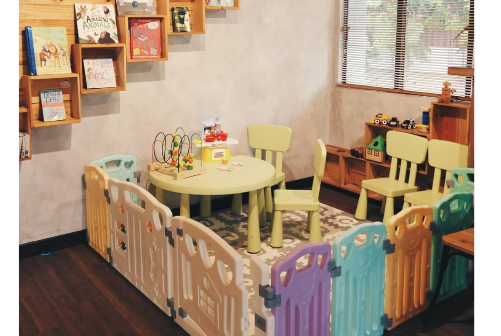 Yellow Brick Road cafe, kids play area. 