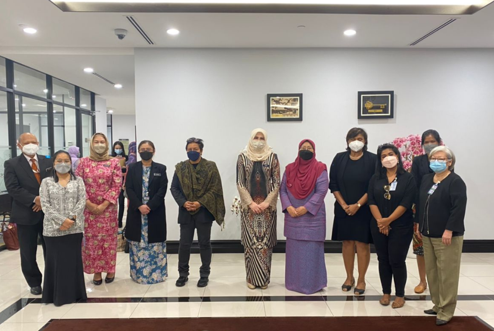 The discussion on the bill was attended by Emellia Shariff (Young Women Making Change Malaysia), Daniella Zulkilfi (Association of Women Lawyers), Meera Samanther (Association of Women Lawyers), Betty Yeoh (ENGENDER Consultancy), Lilian Kok (All Women's Action Society) from the JAG group as well as Segambut MP, Hannah Yeoh, Kemaman MP Che Alias bin Hamid and Kuantan MP Fuziah binti Salleh.