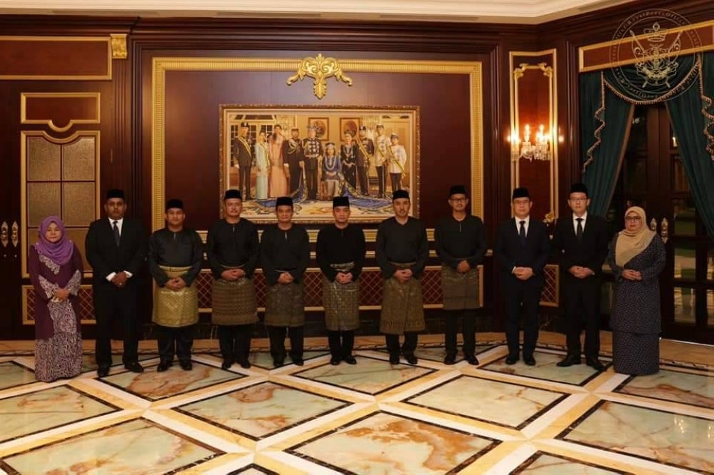 Ten state assemblymen took their oath of office as Johor state executive councillors (exco). - Photo Source: Sultan of Johor Sultan Ibrahim Sultan Iskandar Facebook