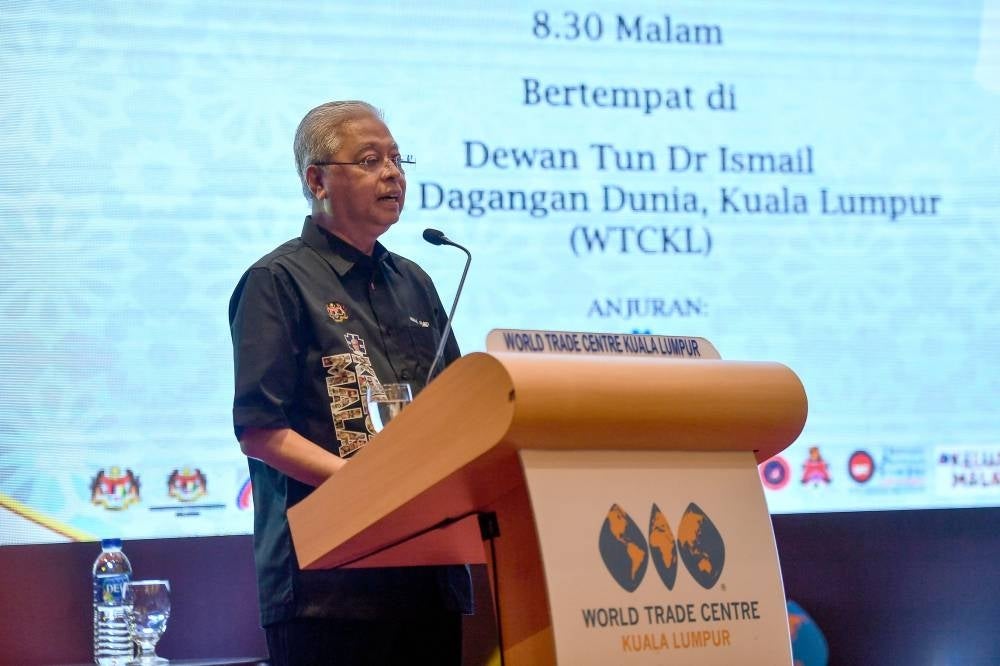 Bilateral relations and economic cooperation between Malaysia and Qatar are expected to be further strengthened with the three-day official visit of Prime Minister Ismail Sabri Yaakob to Qatar from March 27 to 29. - Bernama Photo