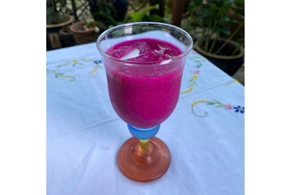 Milky Dragon Fruit Shake 