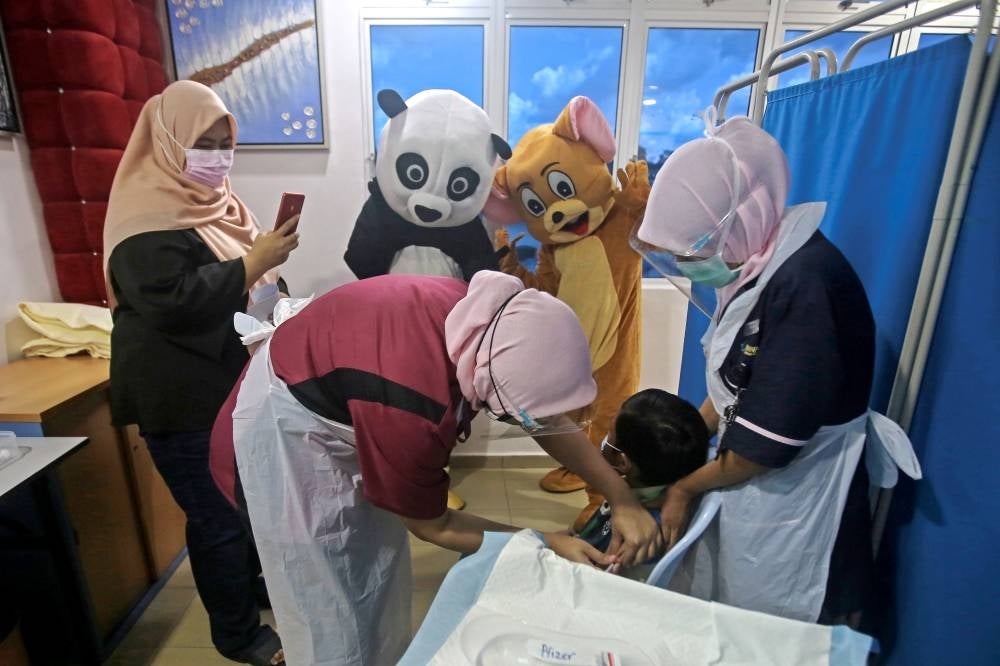 A total of 77,834 children aged between five and 11 years in Malaysia have completed their Covid-19 vaccination under the National Covid-19 Immunisation Programme for Children (PICKids) as of yesterday (April 8). - Bernama Photo