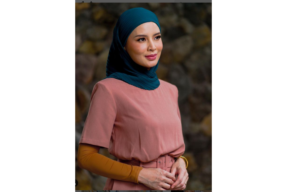 Daphne Iking stresses the safety aspect of scuba diving and the importance of choosing a skilful diving instructor and diving centre - Photo source: Daphne Iking's official Instagram