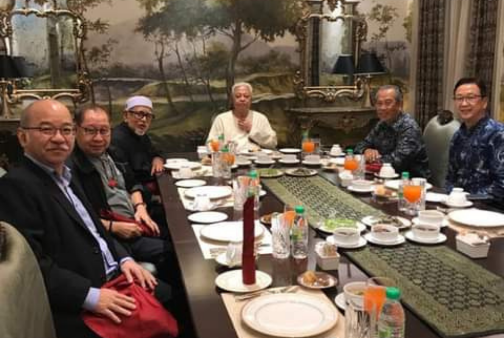 Prime Minister Datuk Seri Ismail Sabri Yaakob break fasts with PN leaders at Sri Perdana last night. 