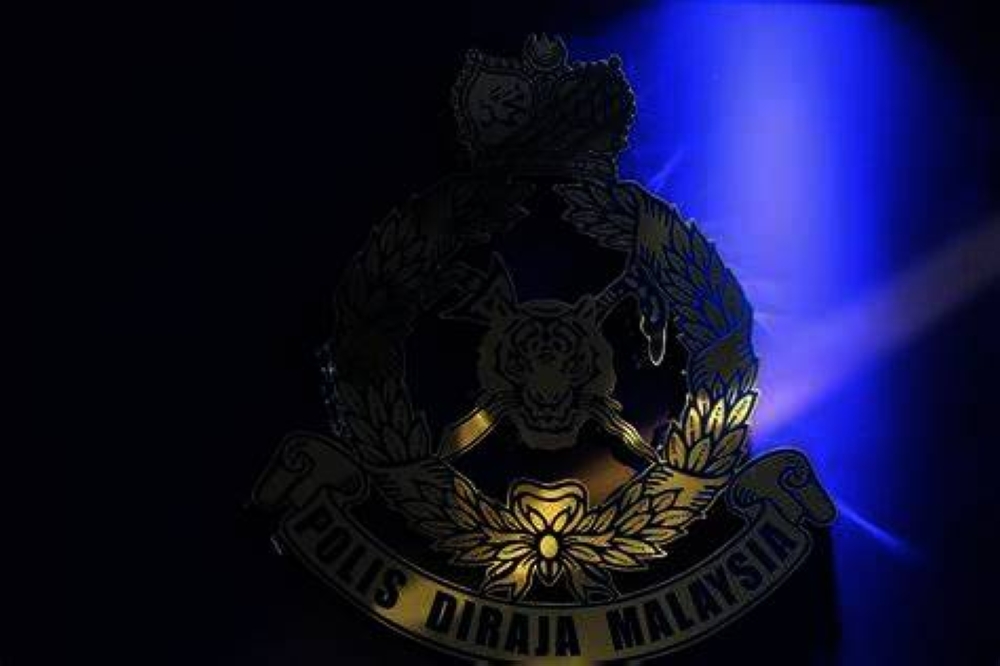 The foreigner displayed lewd gestures at a security guard after told to wear facemask at a shopping mall in Jalan Ampang.