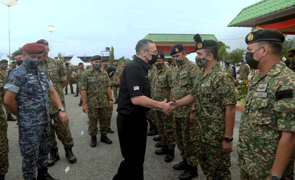 Senior Defence Minister Datuk Seri Hishammuddin Hussein at the breaking-of-fast event with army personnel at the Sungai Petani Airport Camp. - BERNAMA