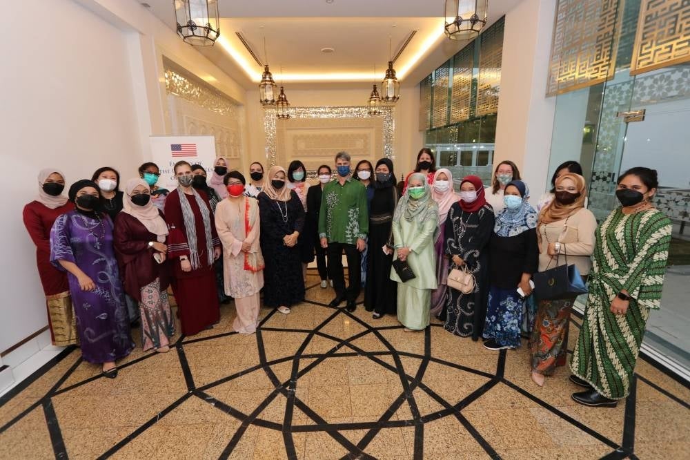 Ambassador McFeeters hosted an Iftar at the Islamic Arts Museum Malaysia on April 15 to acknowledge and thank partners of the Embassy’s #WanitaEmpowered campaign. 