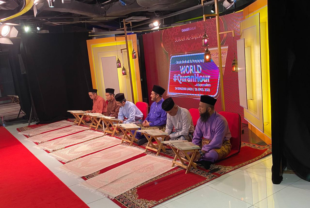 The World #QuranHour was broadcasted live at the TV AlHijrah Digital Broadcasting Centre, for an hour starting from noon, today.