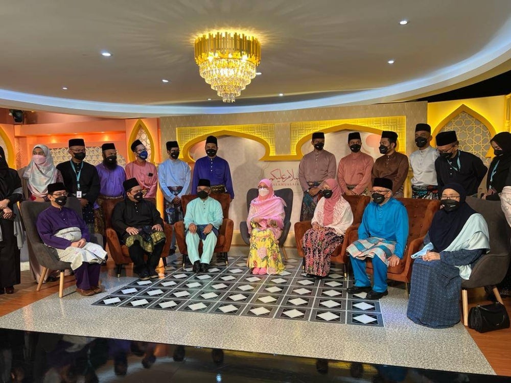 The event was also graced with the presence of Raja Permaisuri Agong Tunku Hajah Azizah Aminah Maimunah Iskandariah (middle).