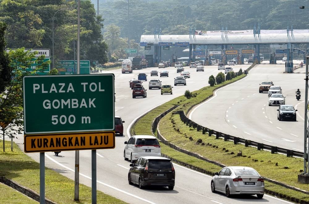 Traffic starts to build up near Gombak toll plaza earlier today. Picture: BERNAMA