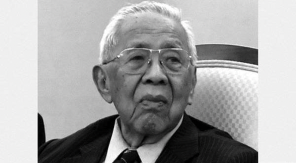 Former Defence Minister Tengku Tan Sri Ahmad Rithauddeen Tengku Ismail dies at 94. - Photo: BERNAMA