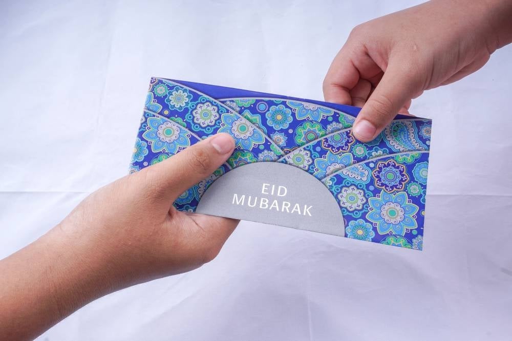 The concept of giving ‘duit raya’ to parents, relatives as well as children on the first day of Syawal is in accordance with the act of giving sadaqah in Islam. - Photo: 123rf