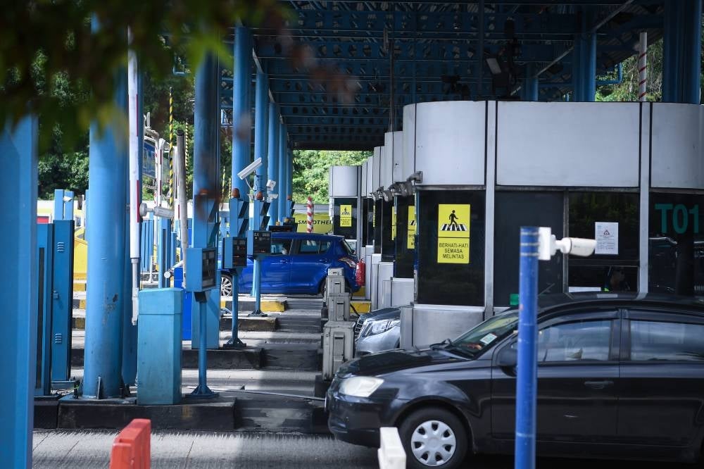 Sluggish movements from the north heading to the Klang Valley were detected in Bertam heading to the Sungai Dua toll plaza, from Permatang Pauh to Seberang Jaya and Juru to Juru toll plaza. (Picture: BERNAMA)