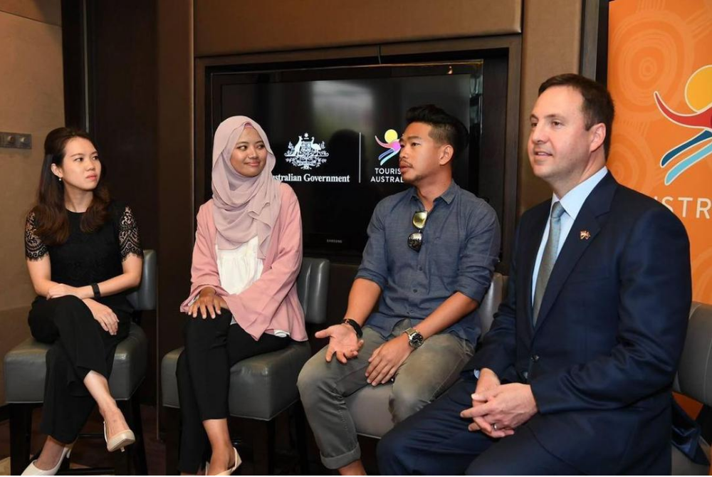 Amira was the first to receive the visa alongside Deborah Yap, the girl on her left.