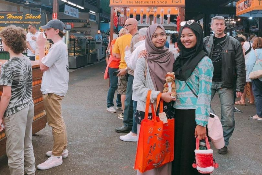 Amira Rahmat with her friend back in Australia.