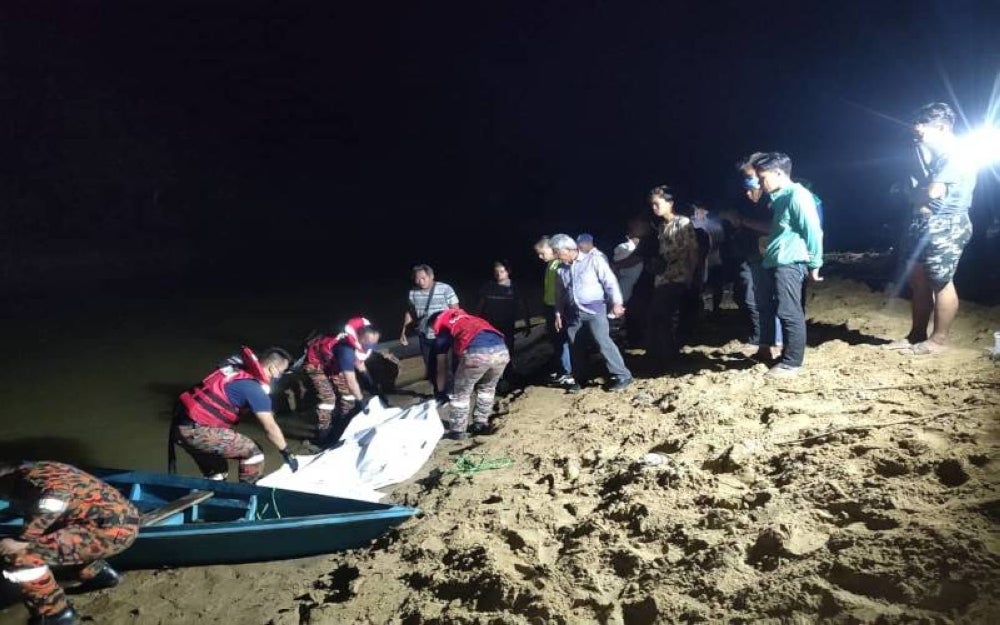 The victim's body was brought ashore after being found floating in Sungai Sugut, Kampung Botition, Beluran.