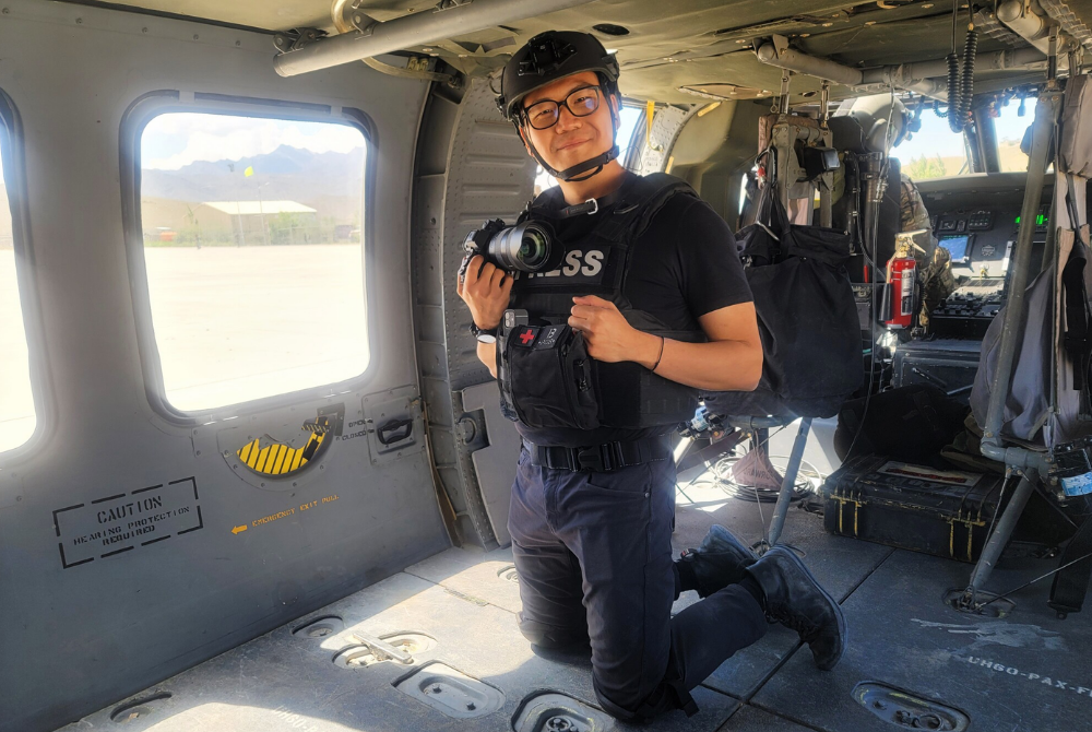 Yam flying on an Afghan Air Force UH-60 Blackhawk helicopter on a resupply mission in Gardez, Afghanistan, on May 9, 2021.(Source: Nabih Bulos / Los Angeles Times)