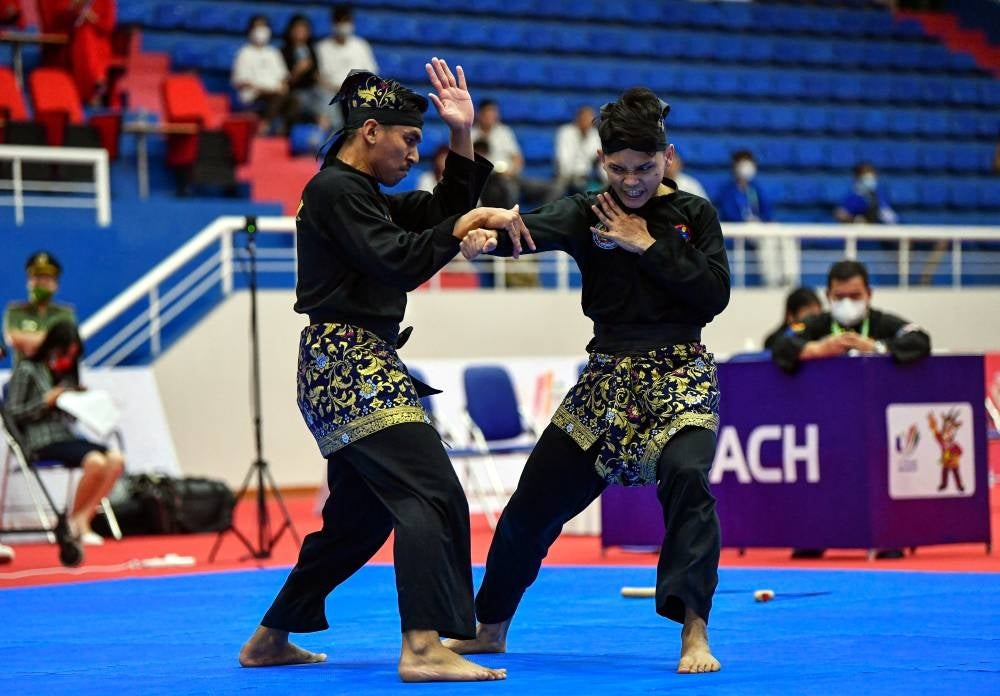  Malaysia's pencak silat pair Muhammad Taqiyuddin Hamid (left) and Sazzlan Yuga (right) came out tops in the final at the Bac Tu Liem Sporting Centre, at the 31st Sea Games. - BERNAMA