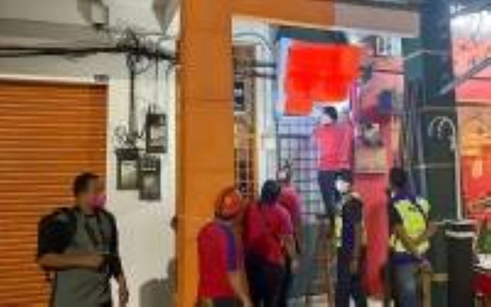 TNB officers cut electricity supply at an outlet with 72 bitcoin machines in Teluk Intan