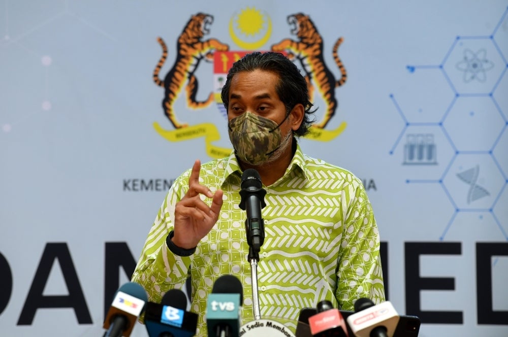 Health Minister Khairy Jamaluddin says people are still wearing masks outdoors as the country moves into endermic phase.Bernama pic