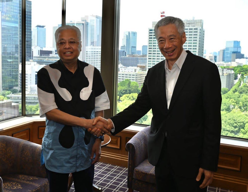 Prime Minister Datuk Seri Ismail Sabri met his Singaporean counterpart Prime Minister Lee Hsien Loong in Imperial Hotel, Tokyo, this morning.