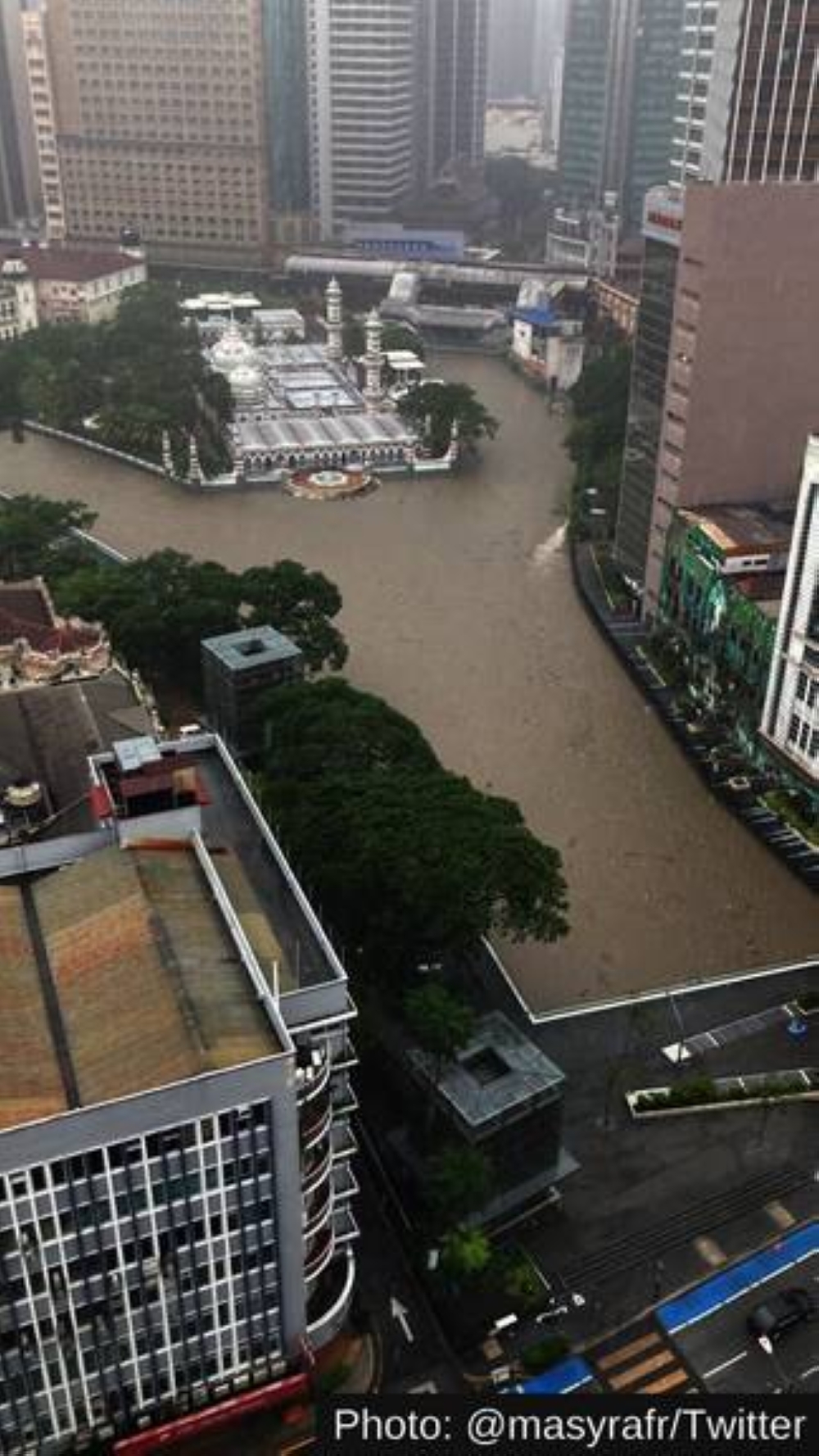 Famous Masjid Jamek area in Kuala Lumpur flooded after heavy downpour today 