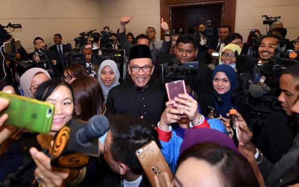 Prof Tajuddin Rasdi says even by a stroke of miracle Rafizi Ramli becomes PM and Nurul Izzah Anwar becomes DPM, both would not last six months due to conservative Malay perspective and now a toxic conservative Islamic narrative that will ensure both young leaders ‘die’ young politically. - Photo: BERNAMA