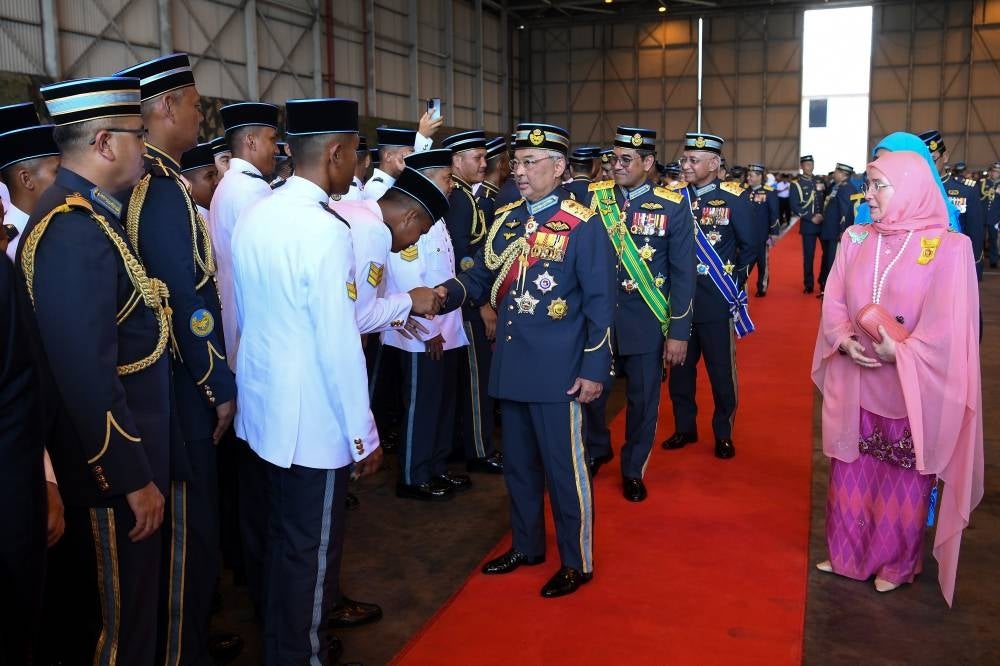  Yang di-Pertuan Agong Al-Sultan Abdullah Ri'ayatuddin Al-Mustafa Billah Shah and Raja Permaisuri Agong Tunku Hajah Azizah Aminah Maimunah Iskandariah at the RMAF 64th Anniversary Parade at the Subang Air Base, today. - BERNAMA