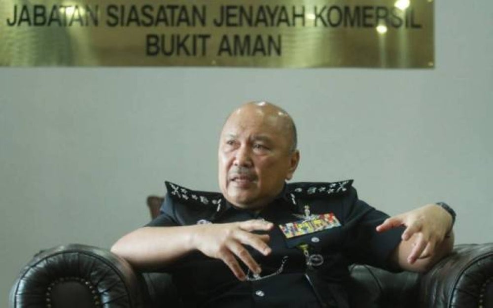 Kamarudin said to lure the people into engaging their services, the syndicates would advertise loan offers through social media platforms like Facebook and Google. Photo source: Sinar Harian