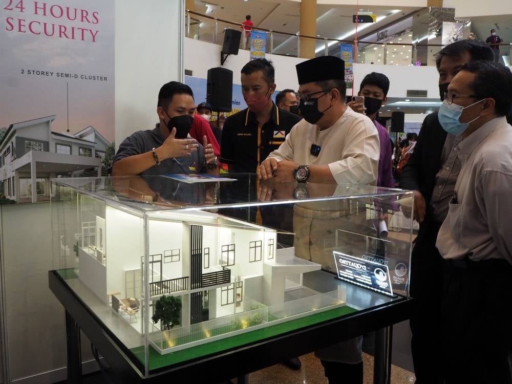 The three-day Melaka Affordable Houses Expo has attracted the participation of 12 housing developers, two financial and home financing institutions, and six government agencies. Photo - BERNAMA
