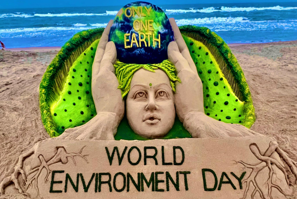 Inspiring sand art by artist Sudarsan Pattnaik. (Source: FB UN Environment Programme)
