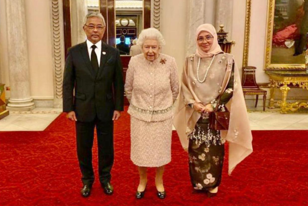 Yang di-Pertuan Agong Al-Sultan Abdullah Ri’ayatuddin Al-Mustafa Billah Shah and Raja Permaisuri Agong Tunku Hajah Azizah Aminah Maimunah Iskandariah attended a luncheon with Queen Elizabeth II at Buckingham Palace on Dec 12, 2019. (Source: FB Istana Negara)