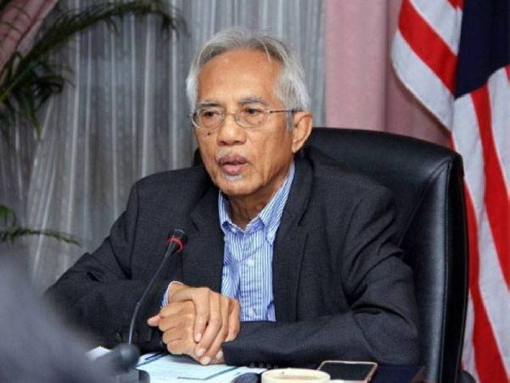 Veteran newsman A Kadir Jasin says: "We have been speaking English to the world for ages. Our command of English used to be so good that our Ministers were regularly elected to chair International conferences and our diplomats to lead the all-important drafting committee."