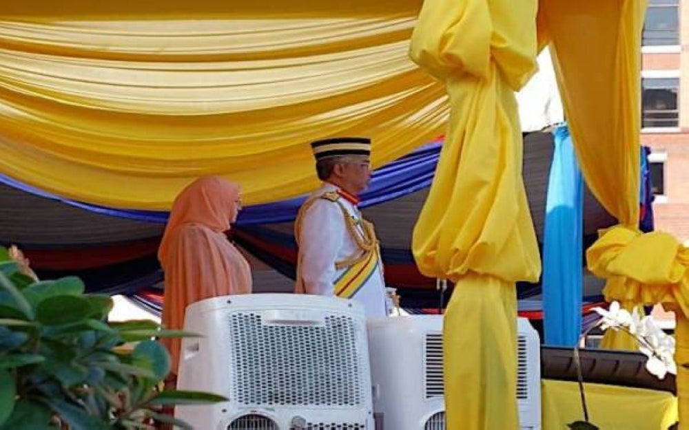 Yang di-Pertuan Agong Al-Sultan Abdullah Ri'ayatuddin Al-Mustaffa Billah Shah and Raja Permaisuri Agong Tunku Hajah Azizah Aminah Maimunah Iskandariah witnessing a performance by the Malaysian Armed Forces.