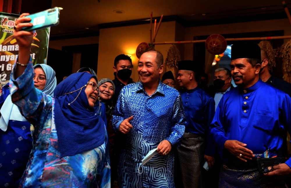 Sabah Chief Minister Datuk Seri Hajiji Noor accompanied by Cuepacs president Datuk Adnan Mat (right) during the event organised by Cuepacs.
