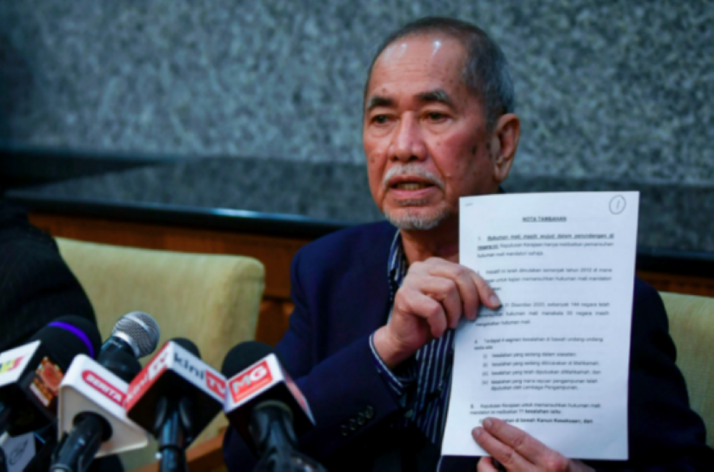 De facto law minister Datuk Seri Wan Junaidi Tuanku Jaafar says there is a recommendation to set up a special panel made up of Federal Court and Appeal judges to decide on the inmates. Bernama pic