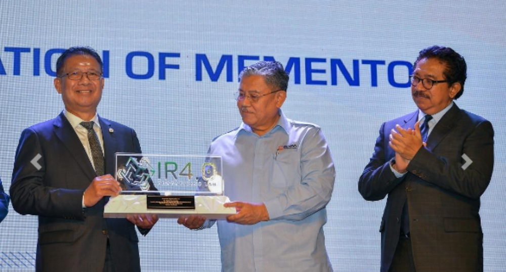 Malaysian Technology Development Corporation (MTDC) today launched the Prototyping Lab partnership, in collaboration with Sarawak Digital Economy Corporation Bhd (SDEC). - Photo: BERNAMA
