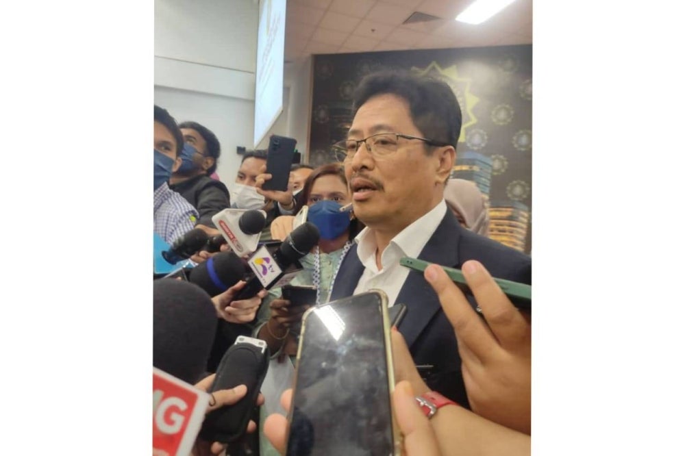  Malaysian Anti-Corruption Commission (MACC) chief commissioner Tan Sri Azam Baki when met by reporters.