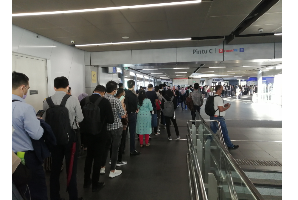 Twitter Mathana Muhilan posted photos of people queuing at MRT Pasar Seni from the escalator to the rail tracks following delays in the public transport.